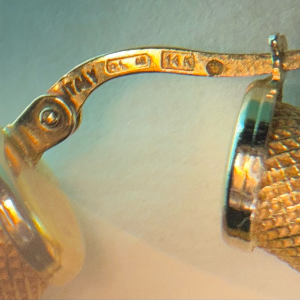 14K Yellow Gold Woven Mesh Textured Hoop Earrings - Picture 5 of 13